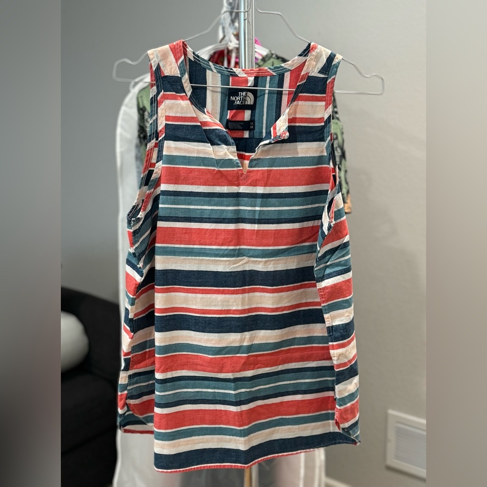 The North Face sleeveless top size M